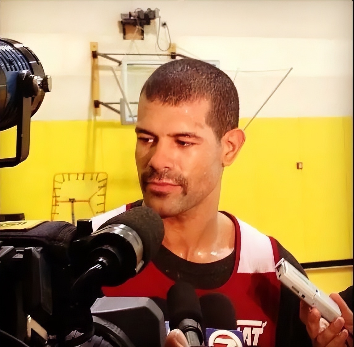 维金斯为什么要代言匹克,维金斯怎么不穿匹克的鞋了