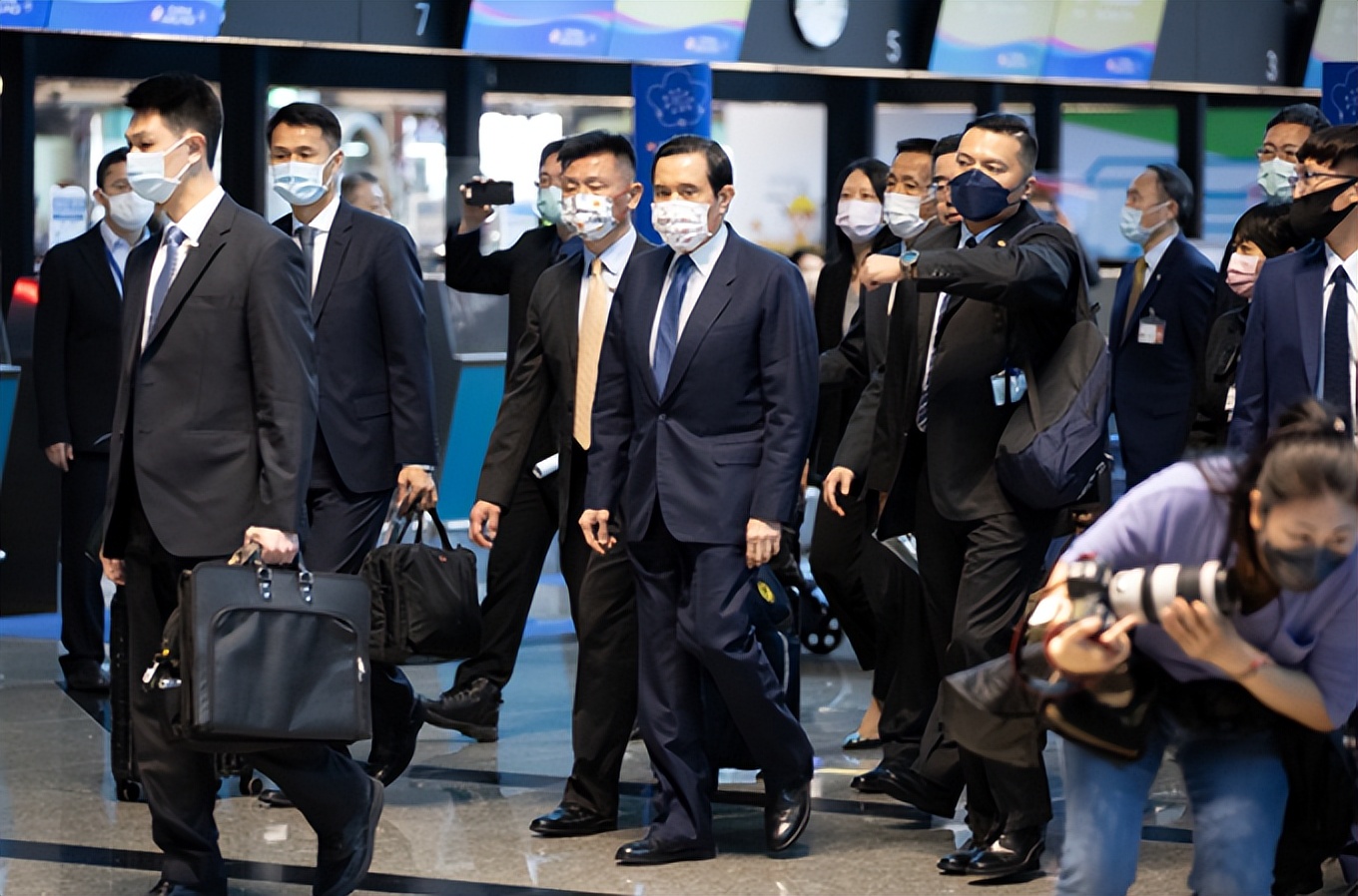 喂不熟的白眼狼？马英九回台湾以后，随行人员为何要“*攻反**大陆”