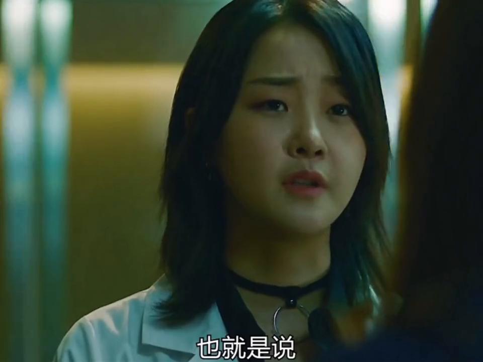 酒店房间里，一具女尸被发现躺在床上，凶手为什么要割下肩胛骨？