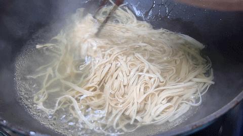 洋葱拌木耳豆腐皮的正确方法视频,两张豆腐皮