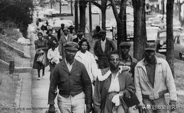 黑人留学生疯狂“*艳猎**”苏联女郎，遭苏联青年狂揍，引发黑人运动