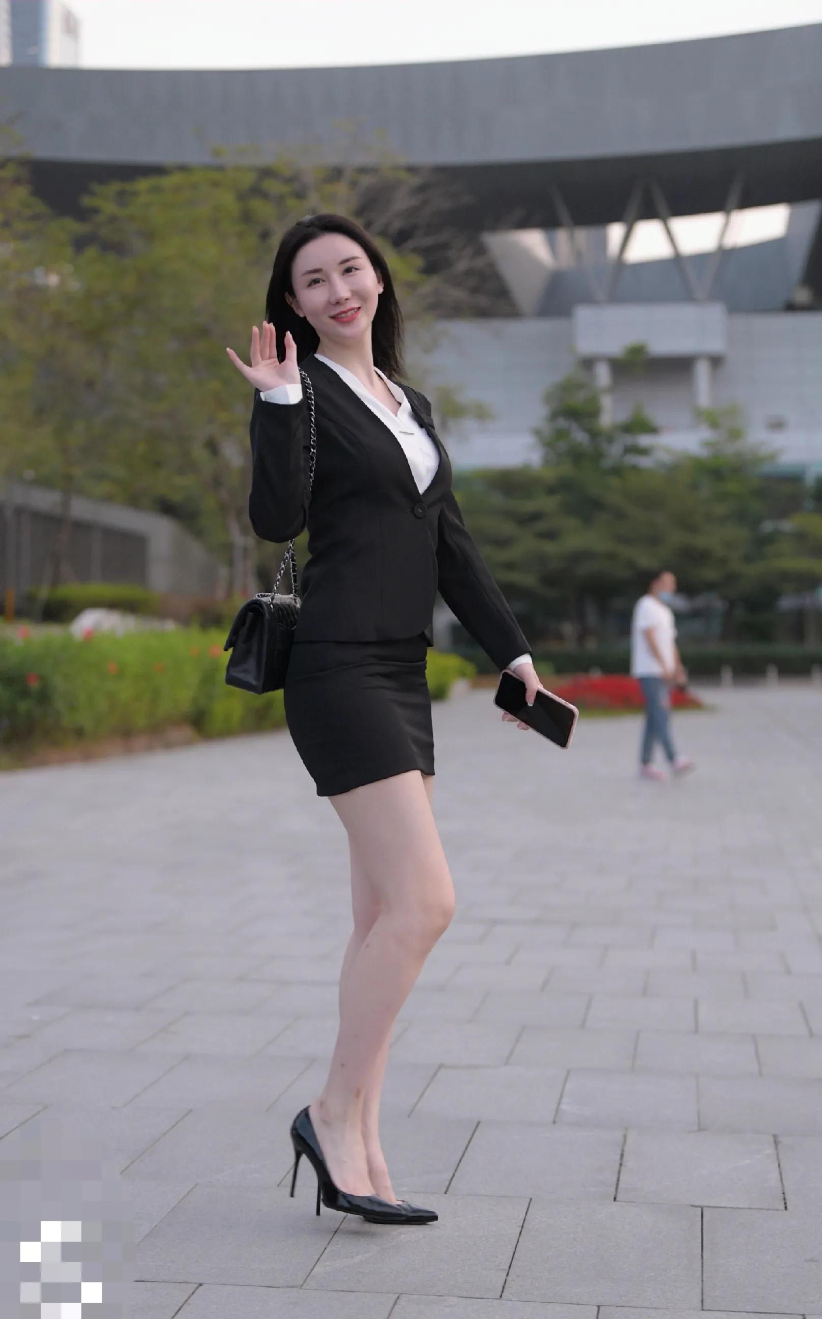 职业装女性套装怎么穿减龄,职业装女性时尚潮流高端