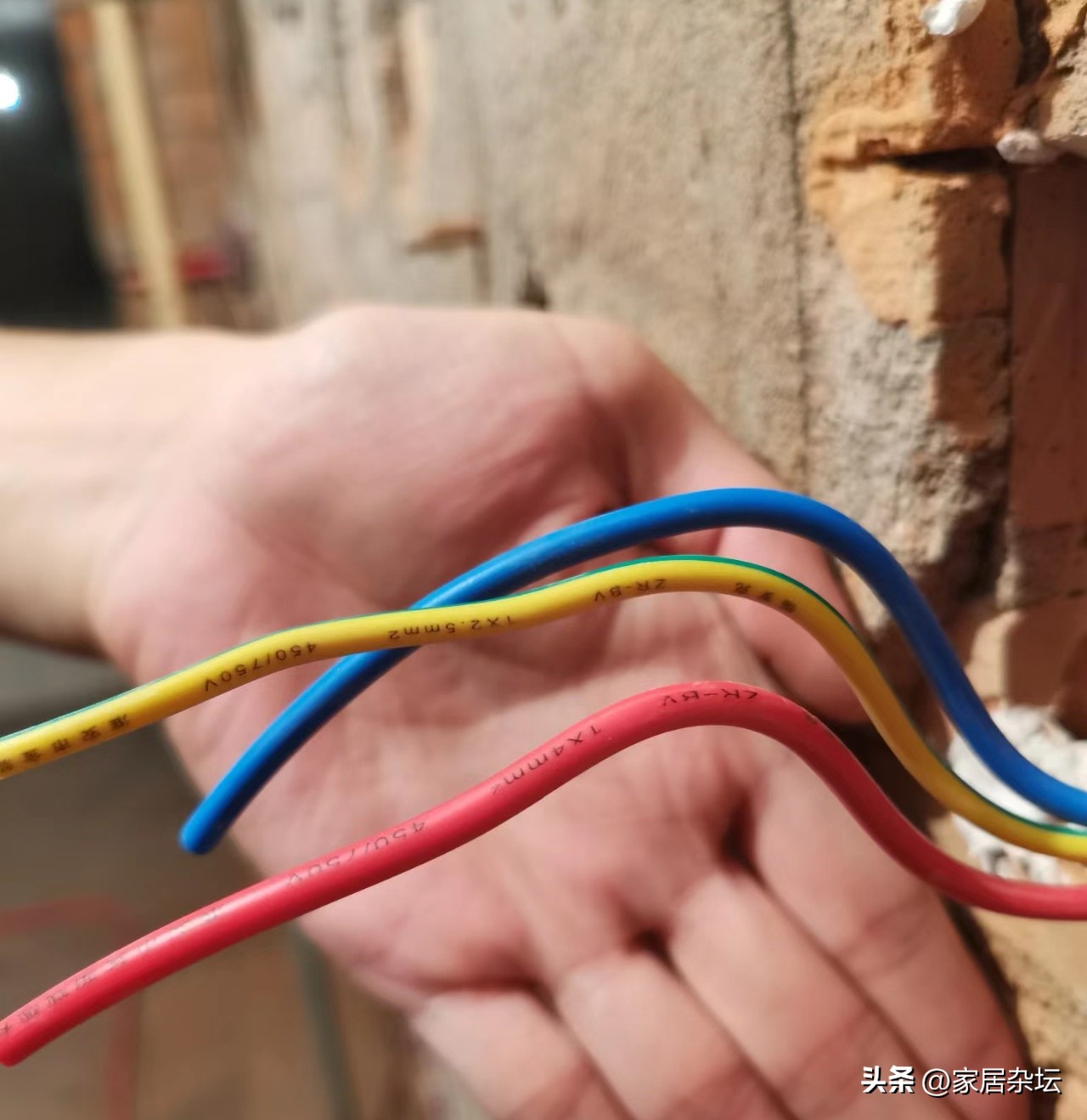 新房装修电线全换还有接头吗,家装全房用4平方电线对不对