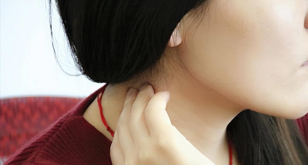 女性洗澡时最好自检这几个部位,女性洗澡时必须清洗的部位