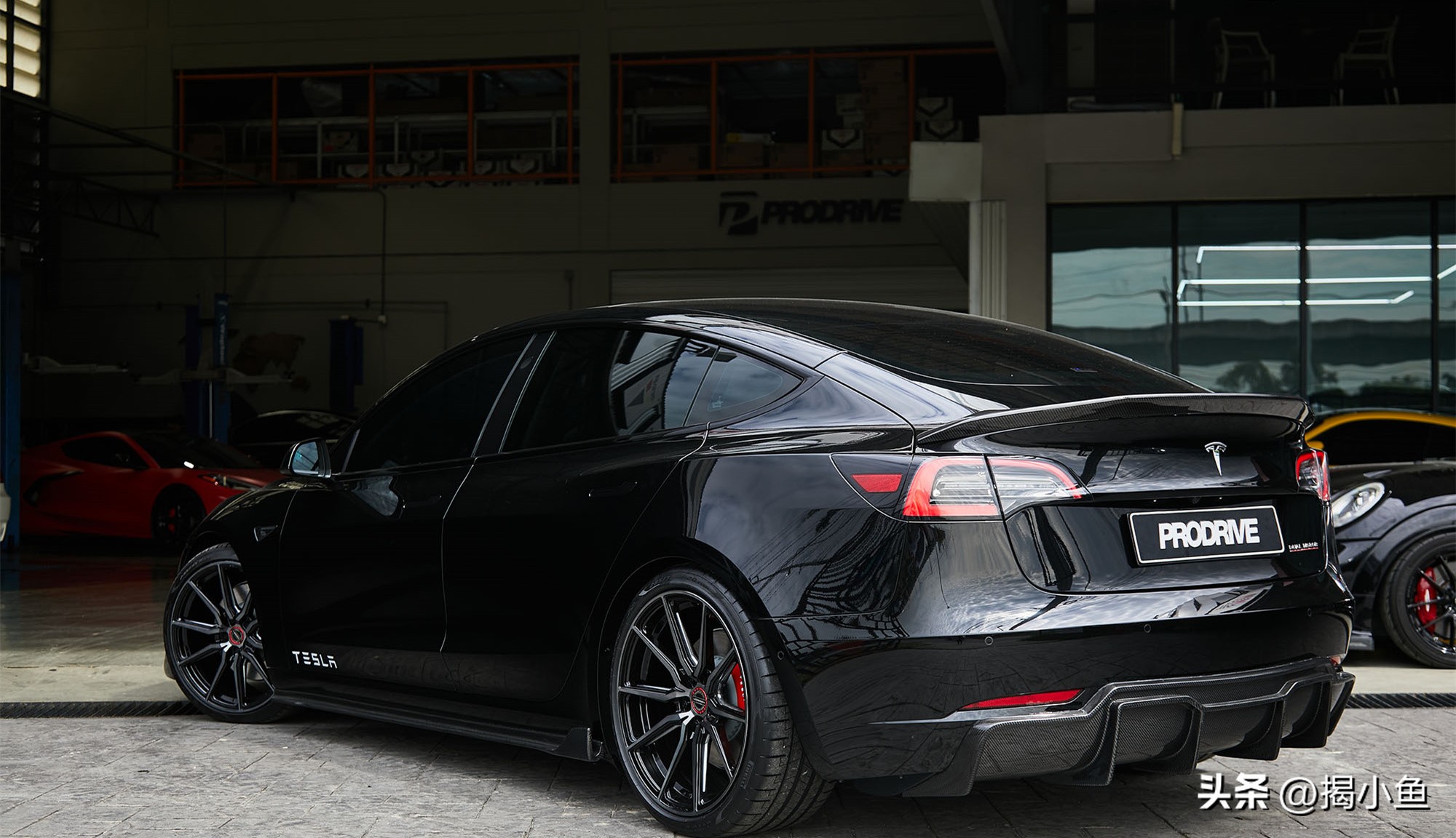 特斯拉model3焕新版底盘塑料管,特斯拉model320寸锻造轮毂