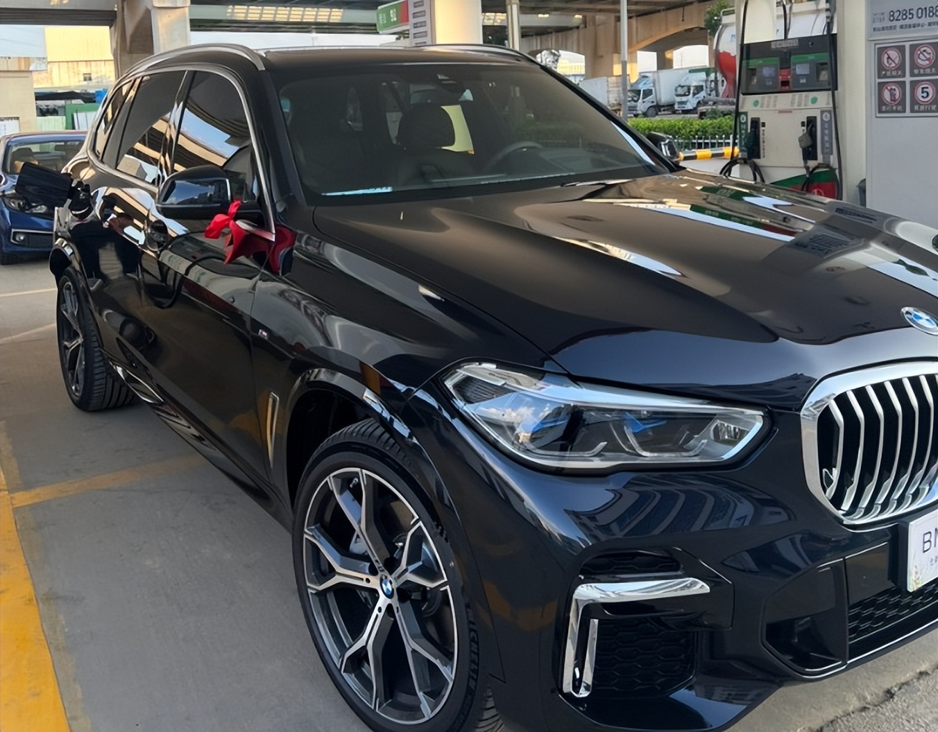 花八十万买四缸宝马x5值得吗,宝马x5加了6.5升油不在最高位