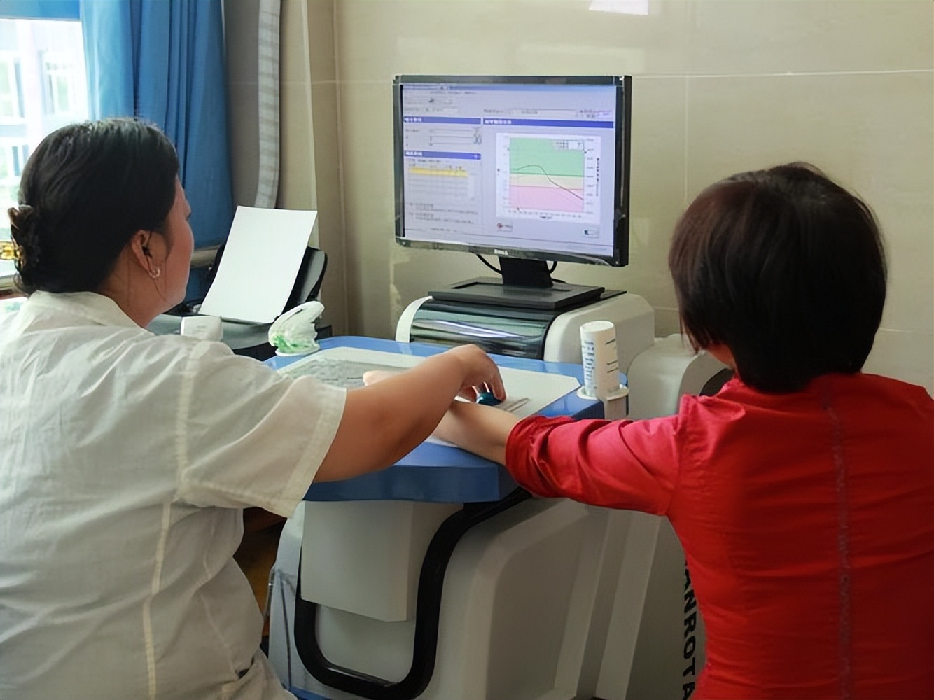 45岁后，是疾病“爆发期”，医生：若出现6个信号，早做筛查为妙