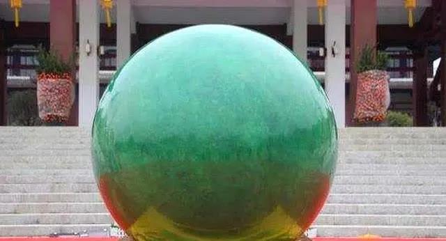 男子挖到巨型夜明珠26亿不肯卖,陕西大叔挖到6吨夜明珠