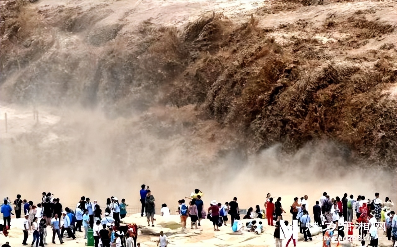 一壶一世界一河一乾坤壶口瀑布,壶口瀑布秋风卷千层浪