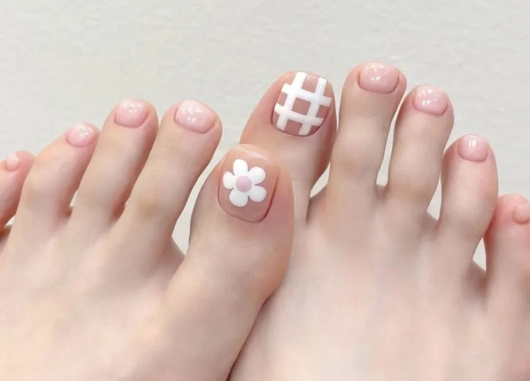 美甲穿戴甲秋冬短款显白,无甲片美甲秋冬高级感