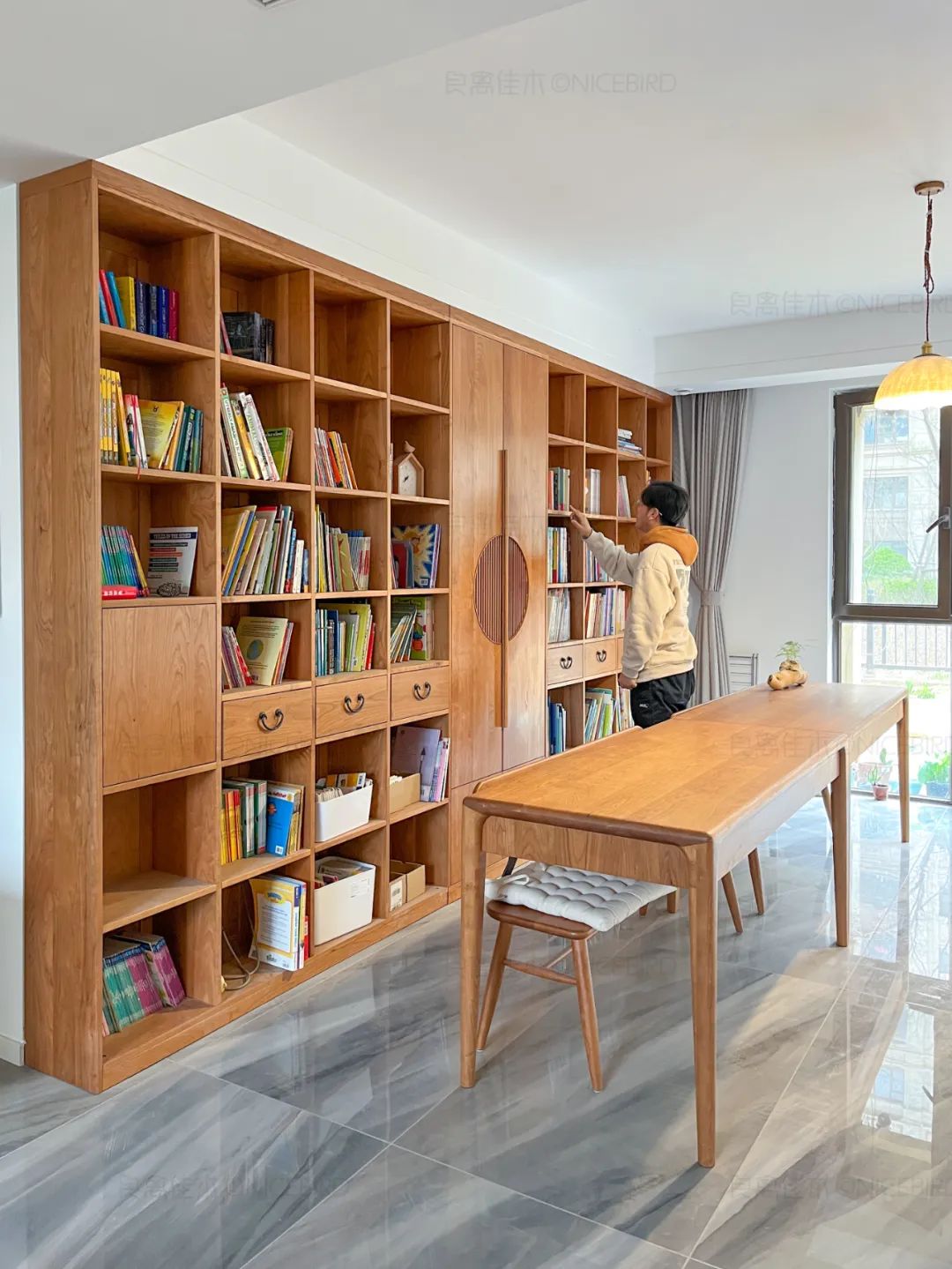 山东又上一分！烟台业主新古典风格客餐厅，樱桃木真的很温润