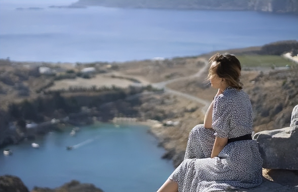 面对故意不理你的人,当一个男人故意冷落你时你就赢了