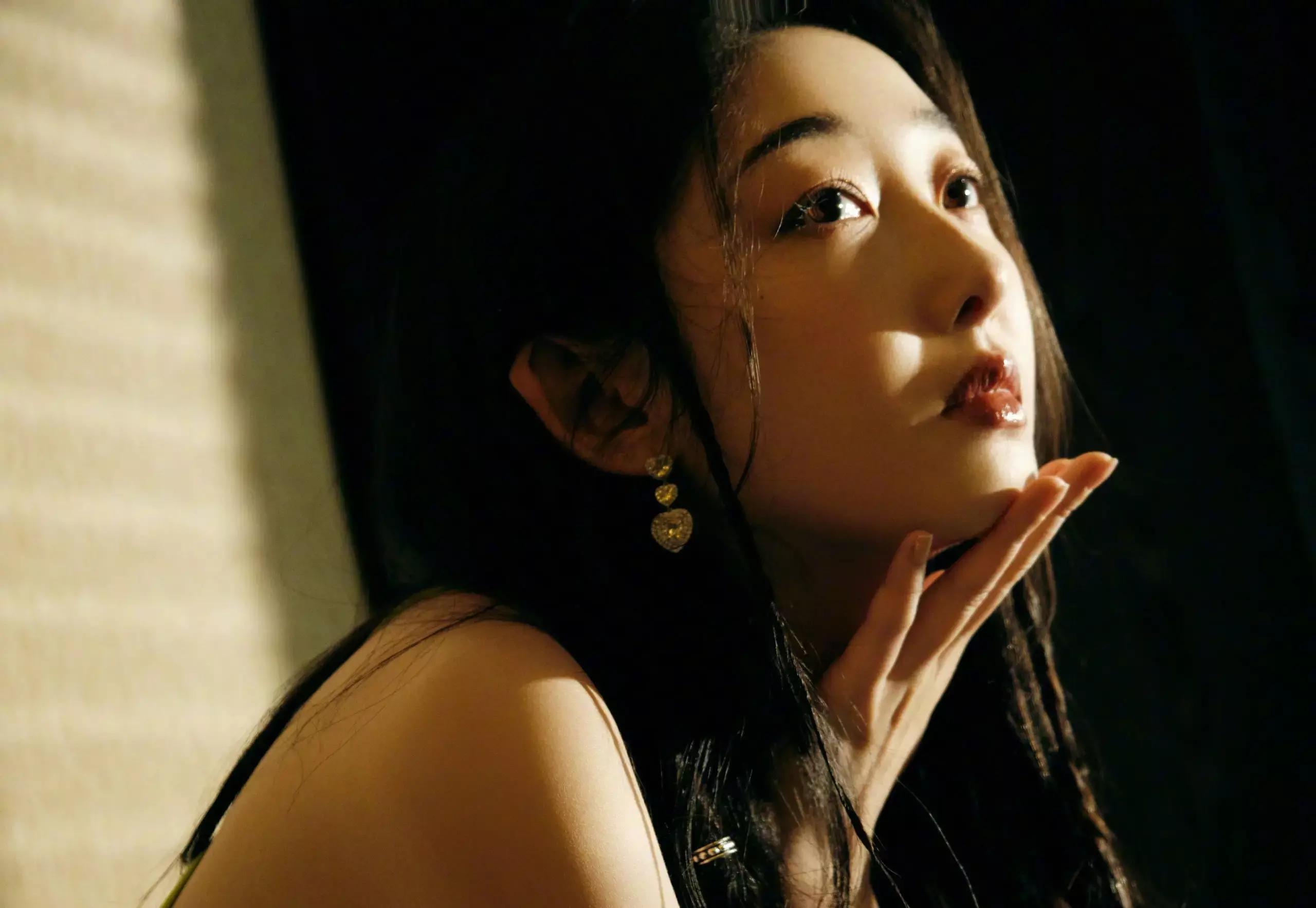 张雨绮身姿曼妙美到让人窒息,张雨绮惊艳写真动态