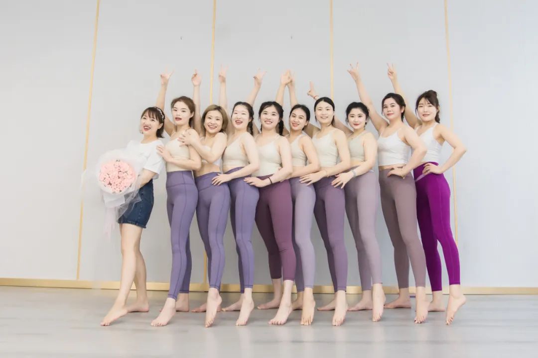 零基础瑜伽教练培训班多少钱,瑜伽零基础想做教练怎么开始