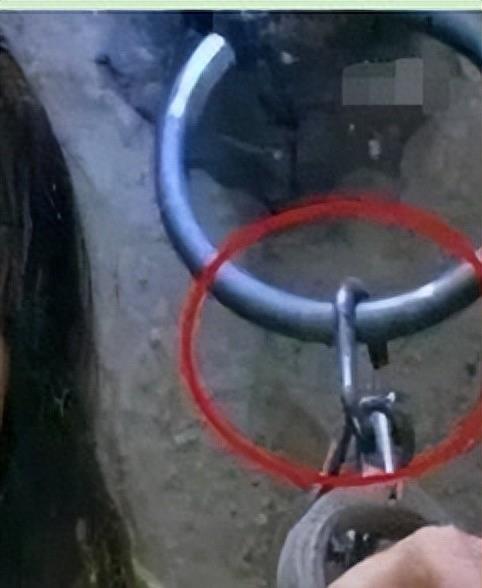 *绑捆**露大胸、台词乱来，这些“*辱侮**观众”的剧情，真把观众当傻子