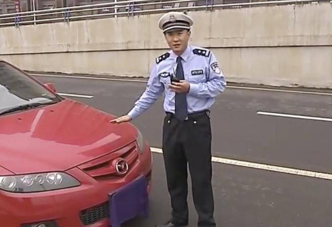 网红交警谭乔名场面,拯救无数司机的“网红交警”谭乔