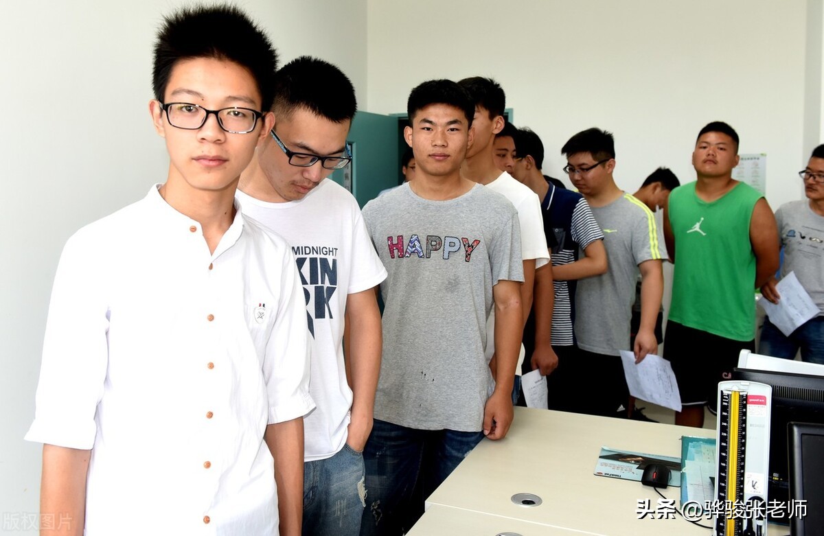 直招军士预报名开始，无论是士官还是军士，都是大学生不错的选择