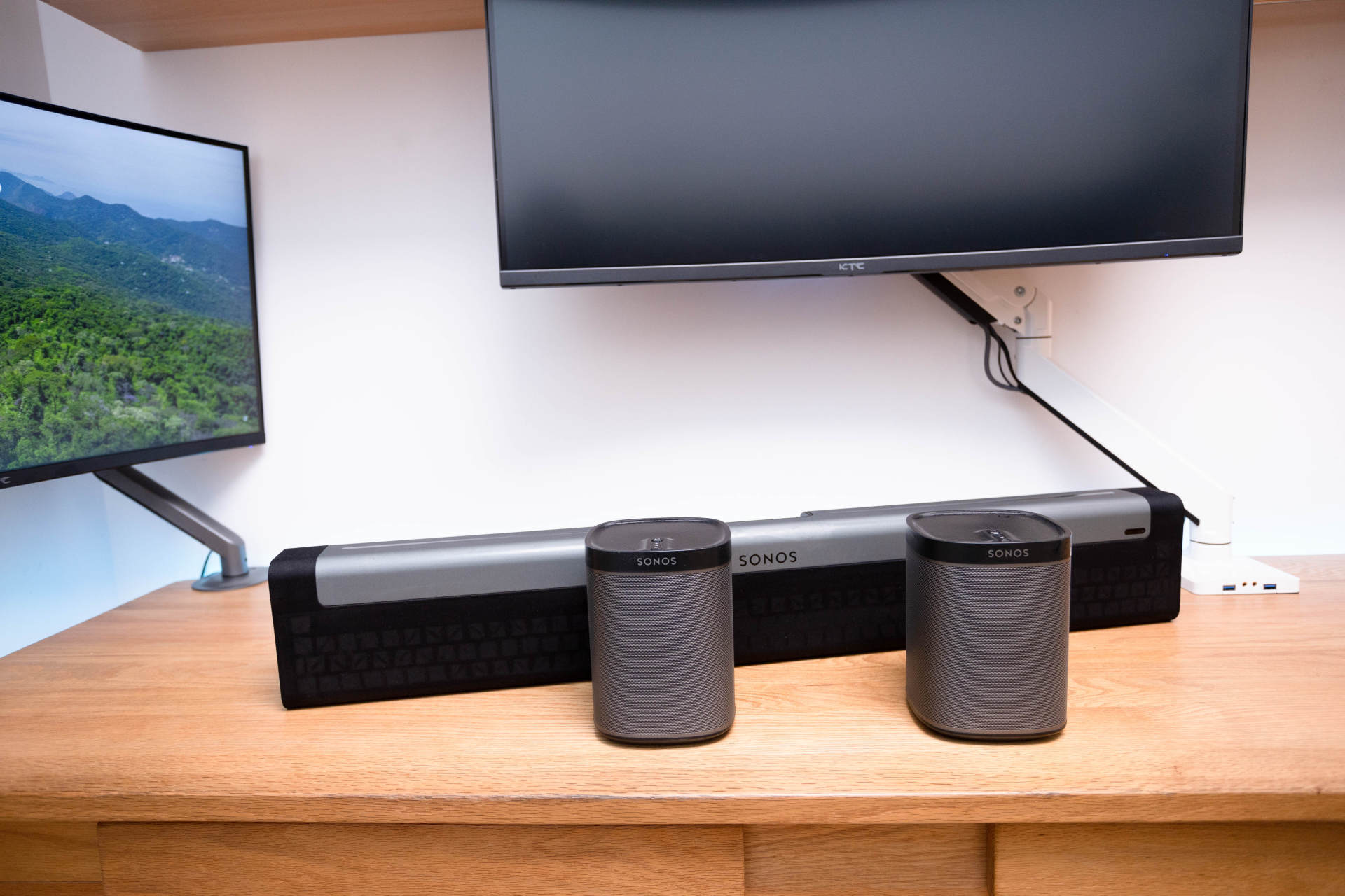 23.8英寸显示器桌面效果,桌面1.3米扩展显示器