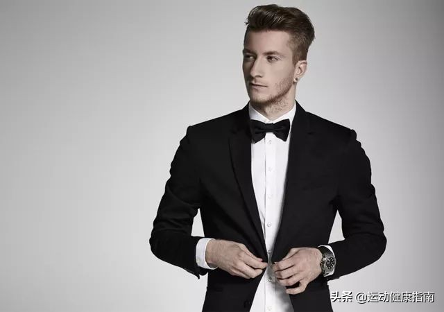 球场上奔跑的美好肉体，让女球迷疯狂的10大足球帅哥盘点，慎点哦