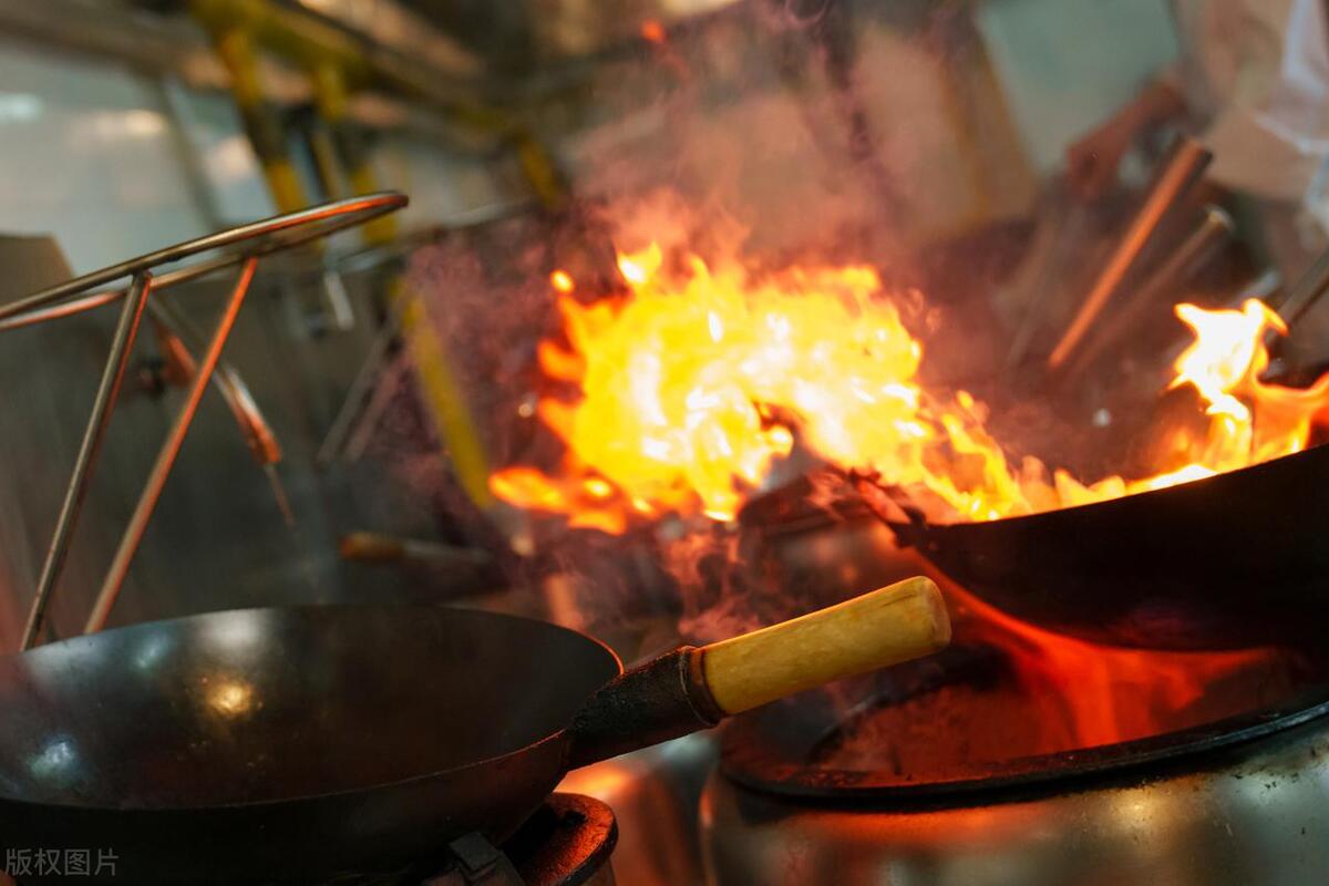 学厨师去酒楼还是酒店好,想学厨师去饭店好还是去学校好