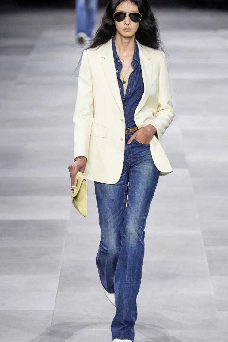 白色西装怎么穿出很飒的感觉,秋冬款米白西装怎么搭配高级感