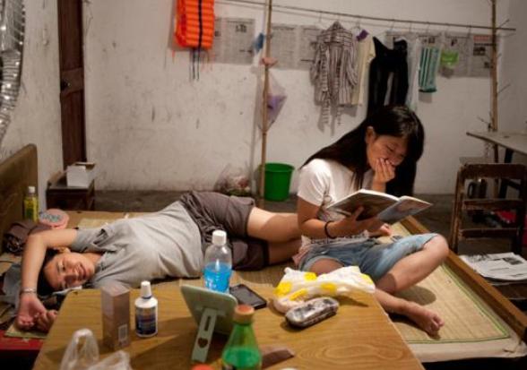 女大学生流落街头,女大学生沦为女乞丐