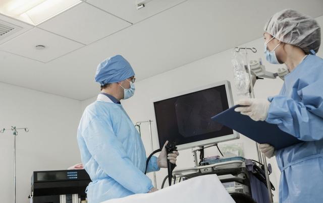 做胃镜是无痛的好还是普通的,做胃镜最好选择无痛还是普通的