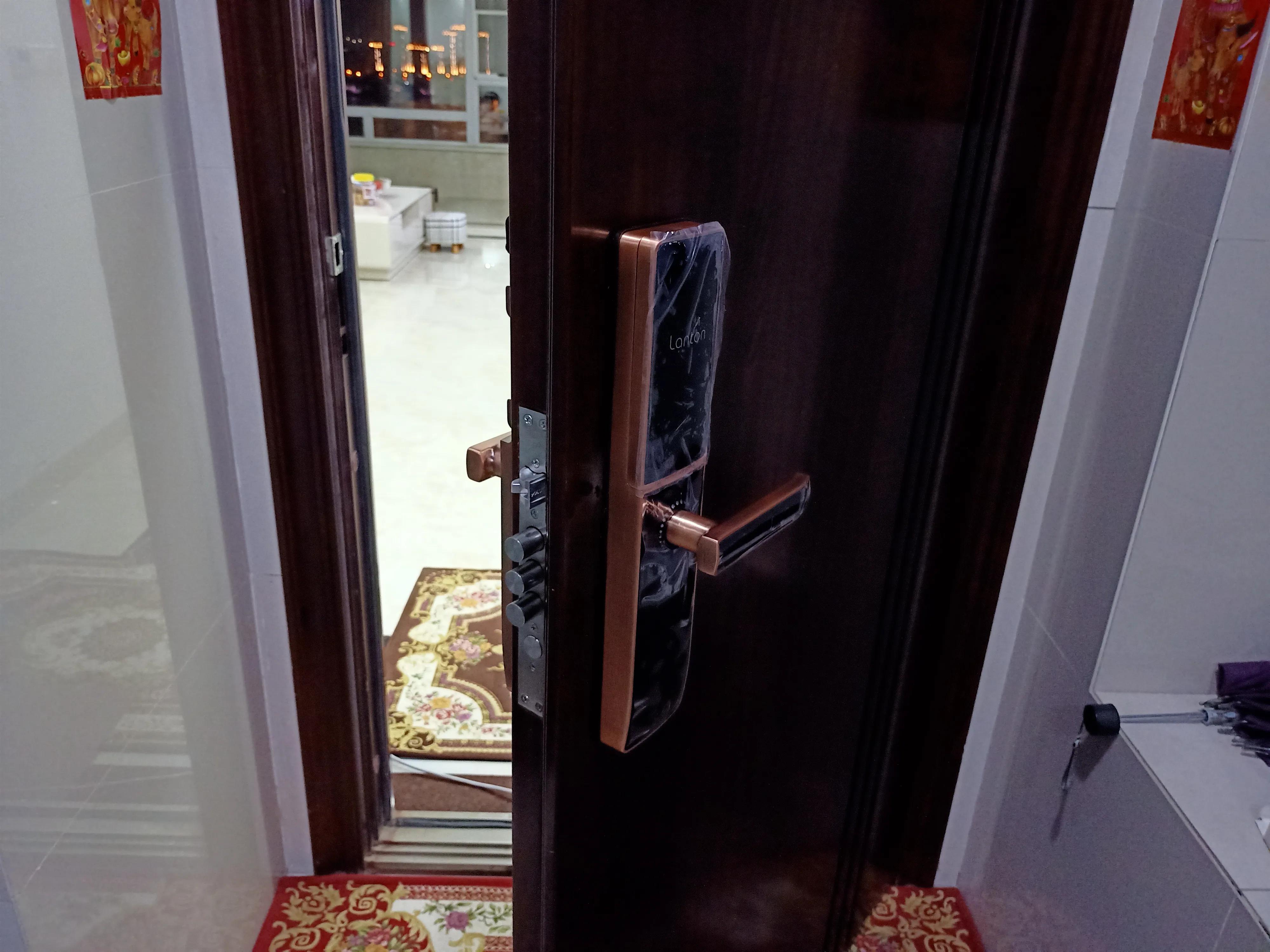 半自动指纹锁为什么价格差那么多,锁匠为什么不建议换指纹锁