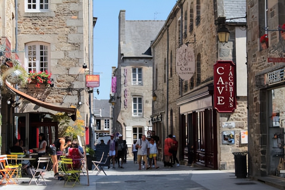 迪南：凝固中世纪法国，时光回到布列塔尼荣耀，半木结构建筑如画