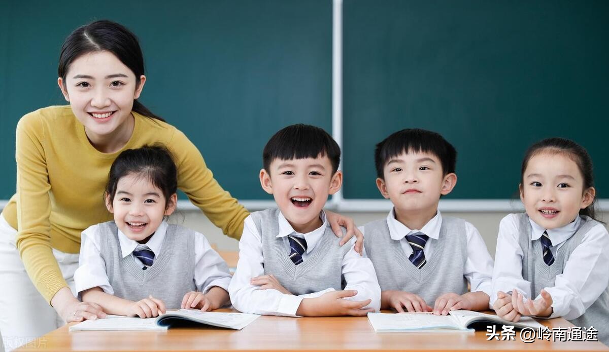 小学老师一年下来工资,珠海小学老师工资多少一个月