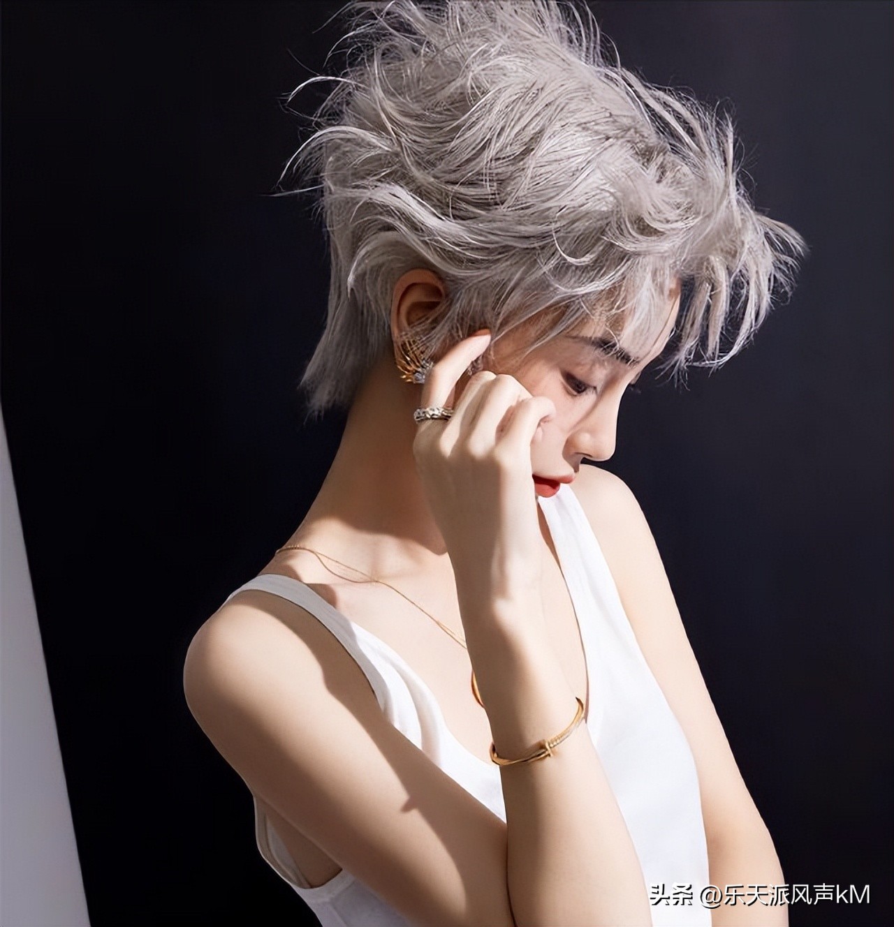 Angelababy新造型公开，炸毛发型被吐槽，网友：与国际范越行越远