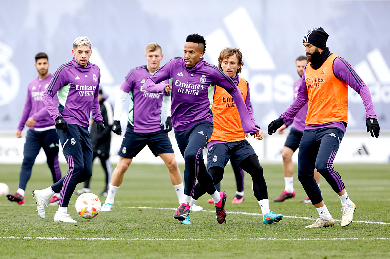 拜仁4-0巴萨技术统计,拜仁7:0巴塞罗那传奇战绩