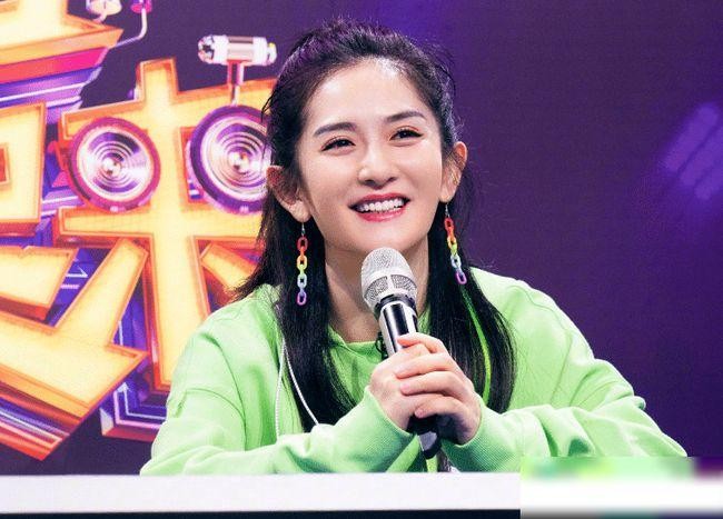 谢娜回归快乐大本营能否再次登顶,谢娜回归快乐大本营开场秀慢动作