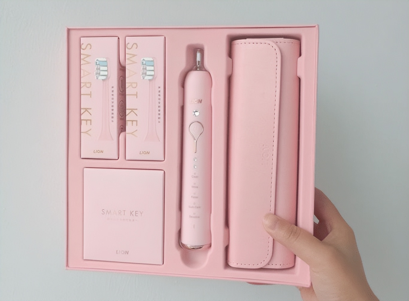 欧乐b电动牙刷p3000和p4000哪个好,飞利浦电动牙刷hx9912和hx9911对比