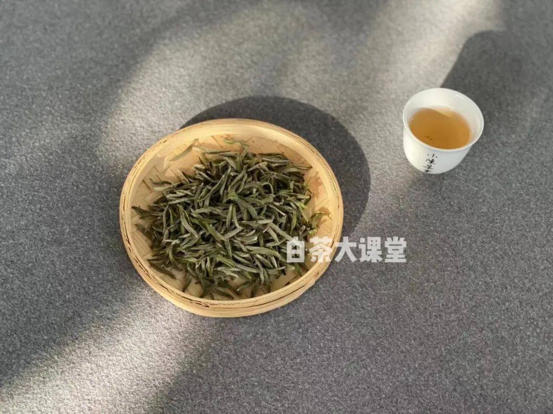 白茶被太阳晒了还能喝吗,受潮后的白茶晒干后可以继续喝