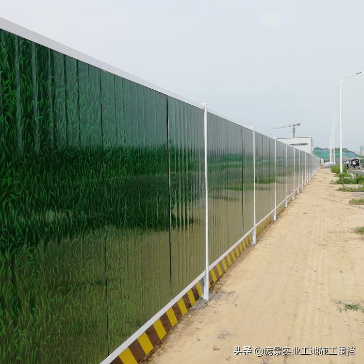 小草彩钢夹芯板围挡价格,小草印花彩钢围挡厂家直销