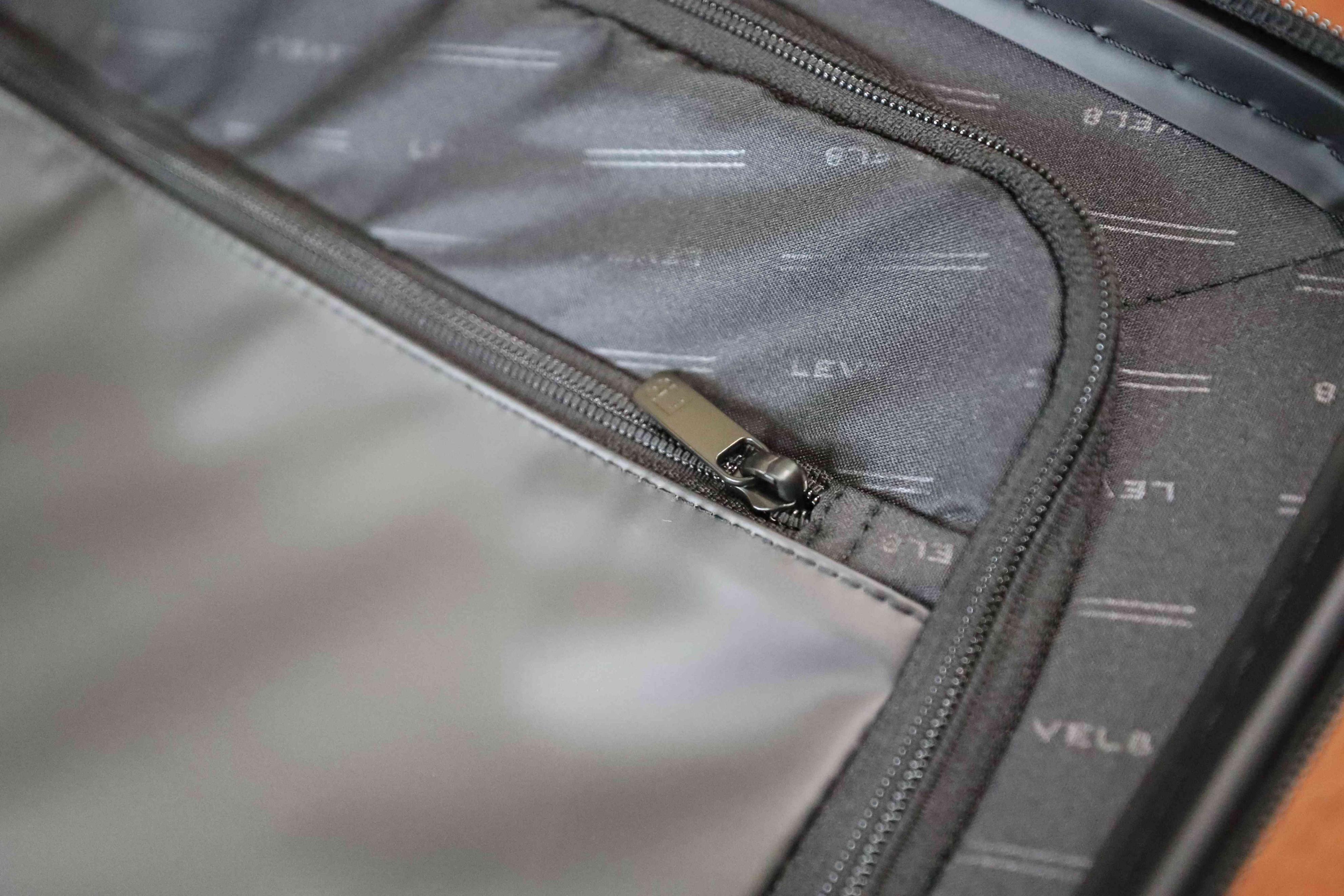 身高1米9也能HOLD住的差旅搭档——地平线8号城市脉搏拉杆箱