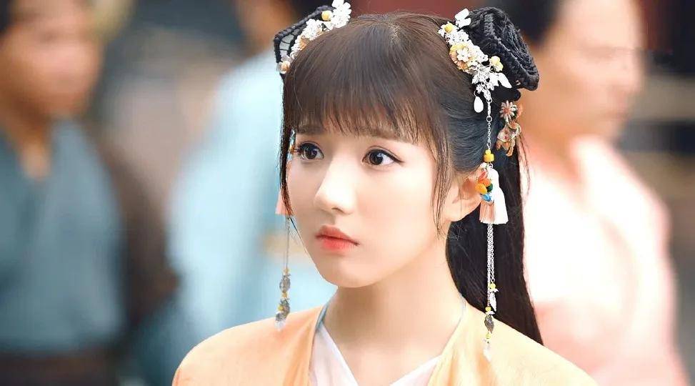 杨颖王楚然任敏霸屏,任敏新造型齐刘海