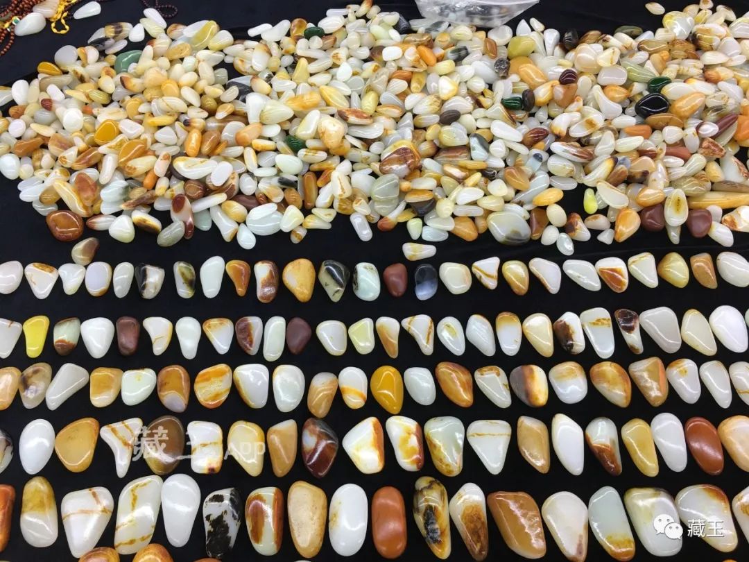 青海料和新疆籽料的区别图片,像青海料一样的籽料