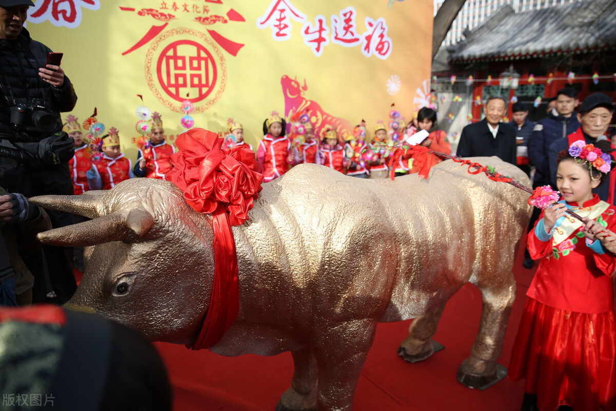 10首春节诗词领略传统中国年,关于新年弘扬传统文化的经典诗词