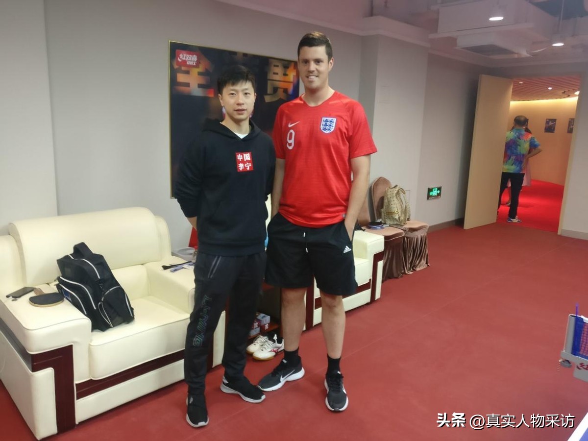 来华10年英国小伙带父母,英国小伙带着一家人来到中国