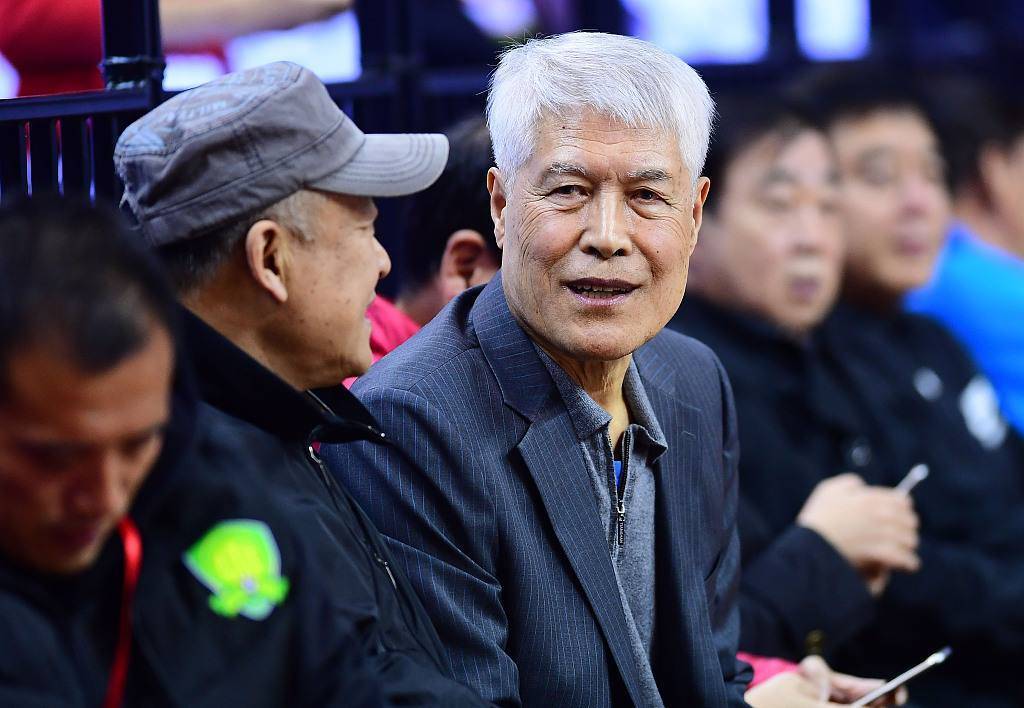 辽宁惨败广东杨鸣需调整阵容策略,蒋兴权加盟辽篮杨鸣访问