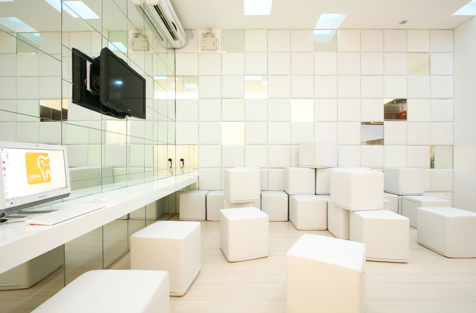 口腔诊所设计空间｜以白的简洁，描绘有质感的空间设计