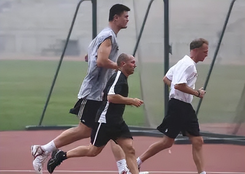 国足是因为什么原因才会这么弱,国足那么烂为什么还要踢足球