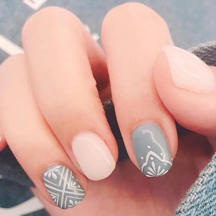 美甲如何上光疗又快又好,怎么做光疗美甲指甲才不容易掉