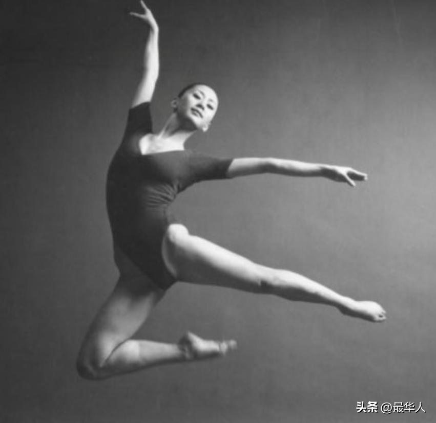 “人体模特”汤加丽：被父亲嫌弃，和丈夫离婚，46岁至今未婚