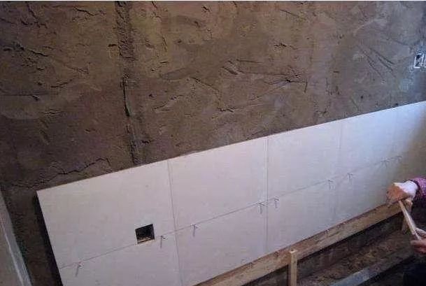 大厅贴瓷砖是先贴地砖还是墙砖好,装修贴地板先还是刷墙先