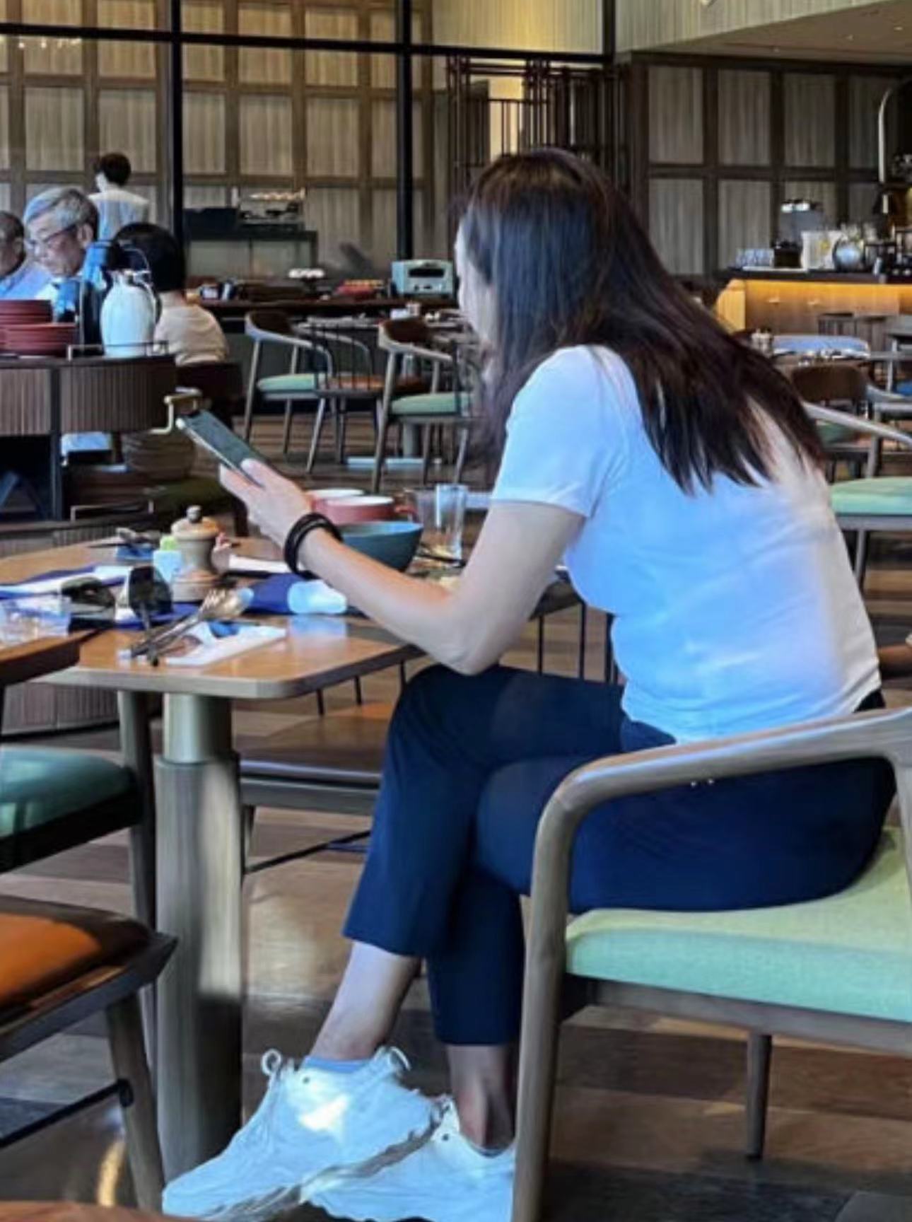 徐静蕾休闲,徐静蕾海边度假照