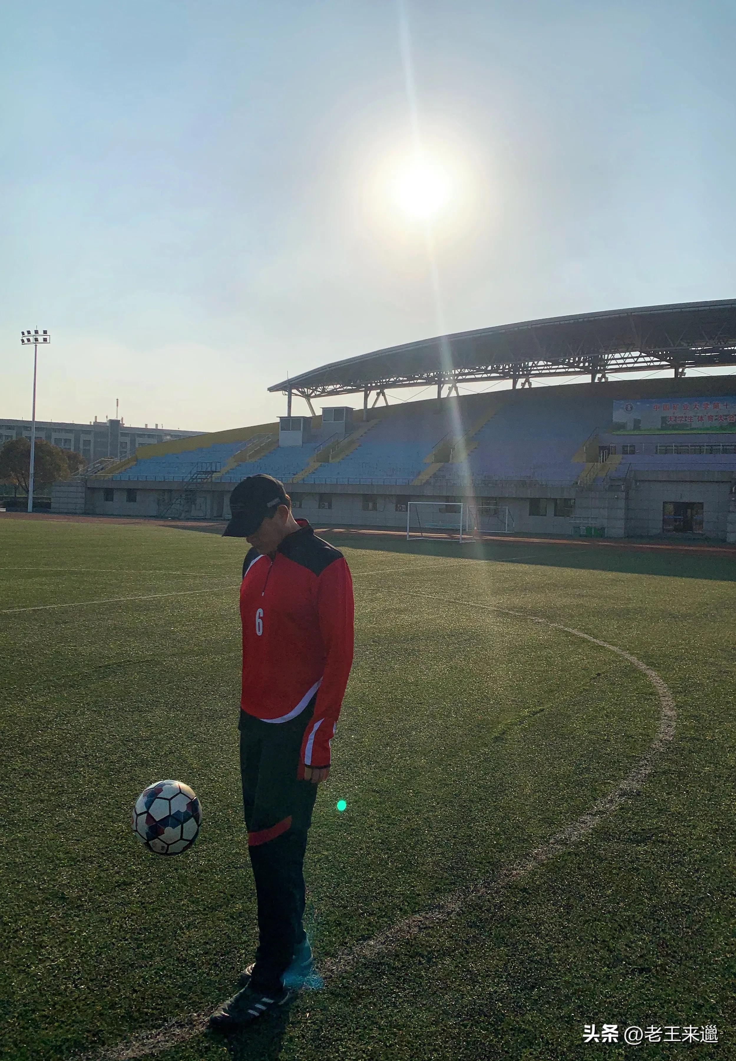 单腿深蹲颠球吉尼斯纪录,周道华60分钟颠球视频