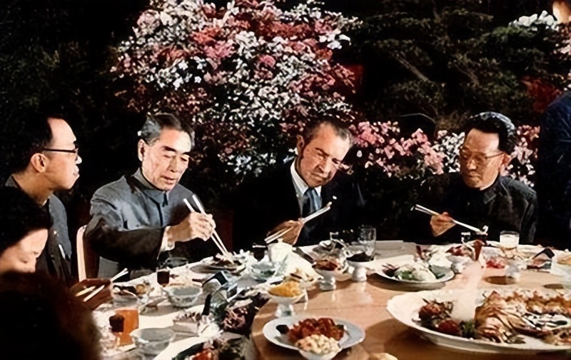 开国第一宴后接连举办高规格宴会,毛主席不快:四菜一汤就可以了